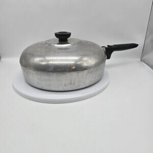 Vintage Magnalite GHC Cast Aluminum Double Spout 10" Pan with Lid 4508 USA 70's